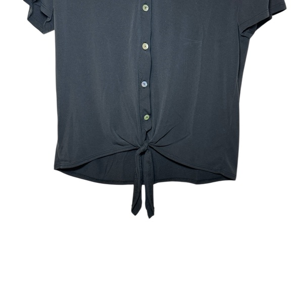 Green Envelope Woman’s Button Down Short Sleeve Blouse in Black Size Small - Picture 4 of 8